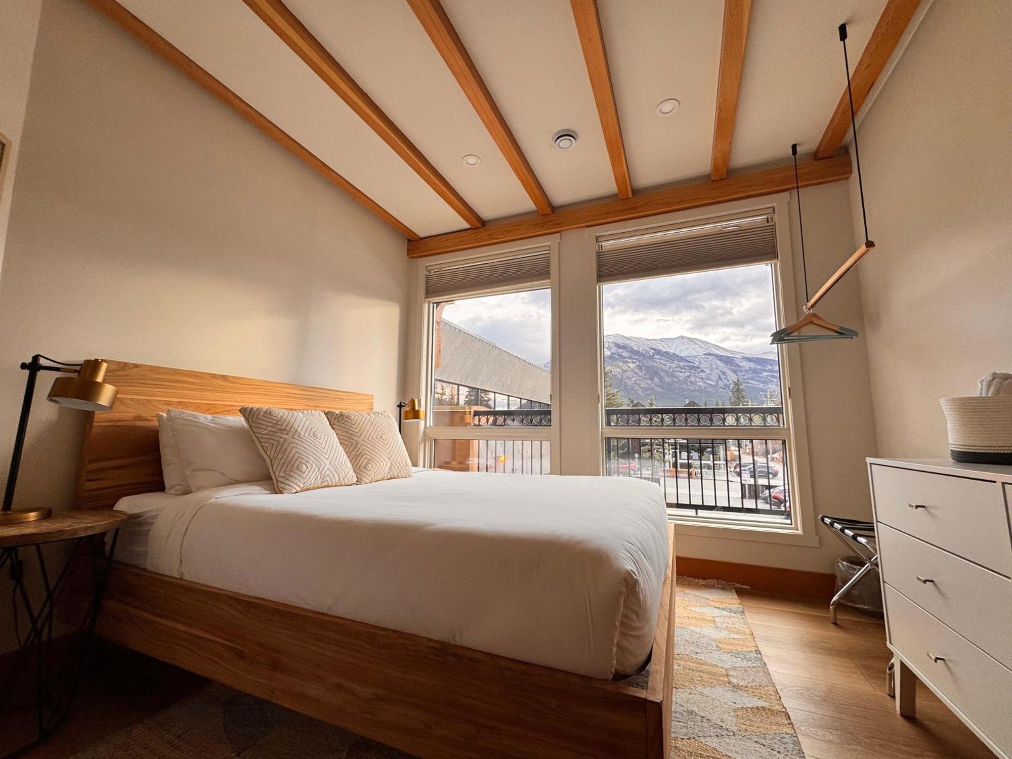 קאנמור Ravens Crest Lodge - Stunning Views Perfectly Located On Main Street מראה חיצוני תמונה